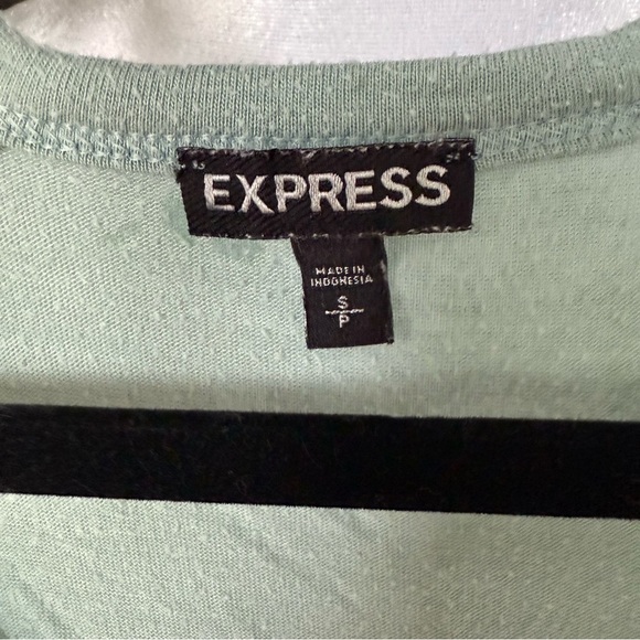 Express Women's V Neck With Cut Out Mint Short Sleeve Tee Size Small - Picture 3 of 5